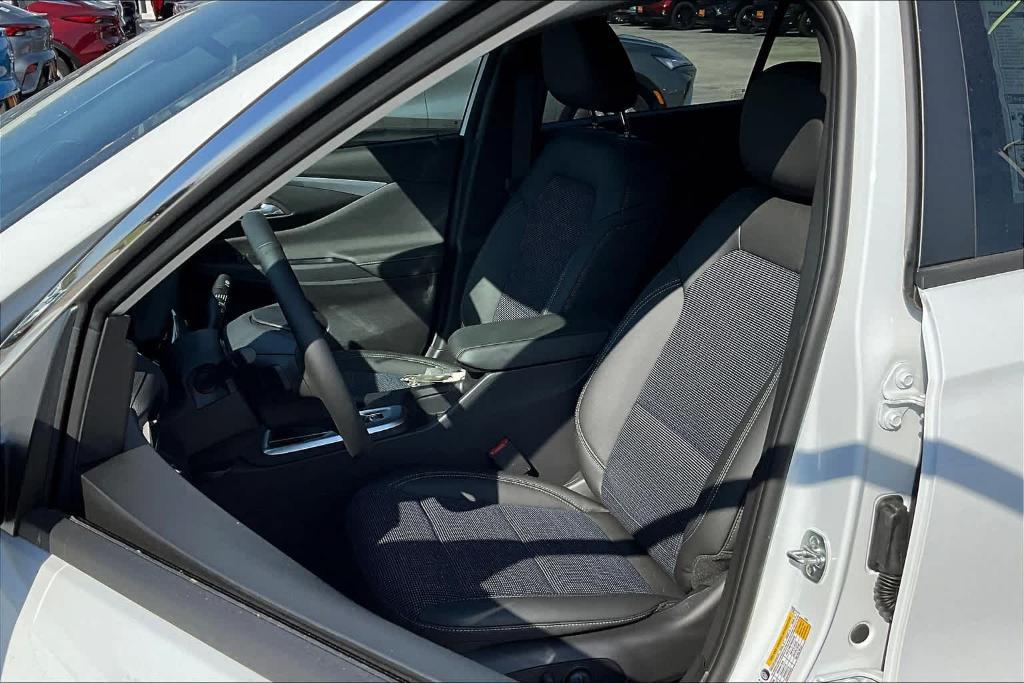 new 2025 Buick Envista car, priced at $26,385