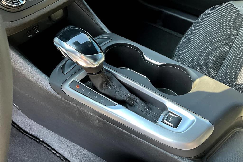 new 2025 Buick Envista car, priced at $26,385