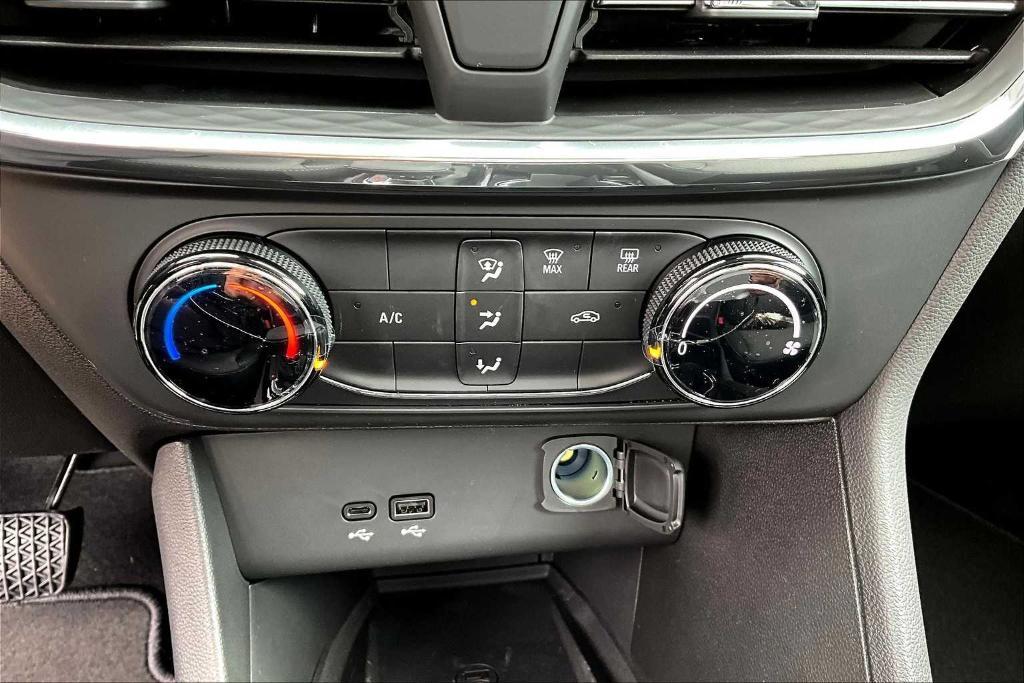 new 2025 Buick Encore GX car, priced at $29,220