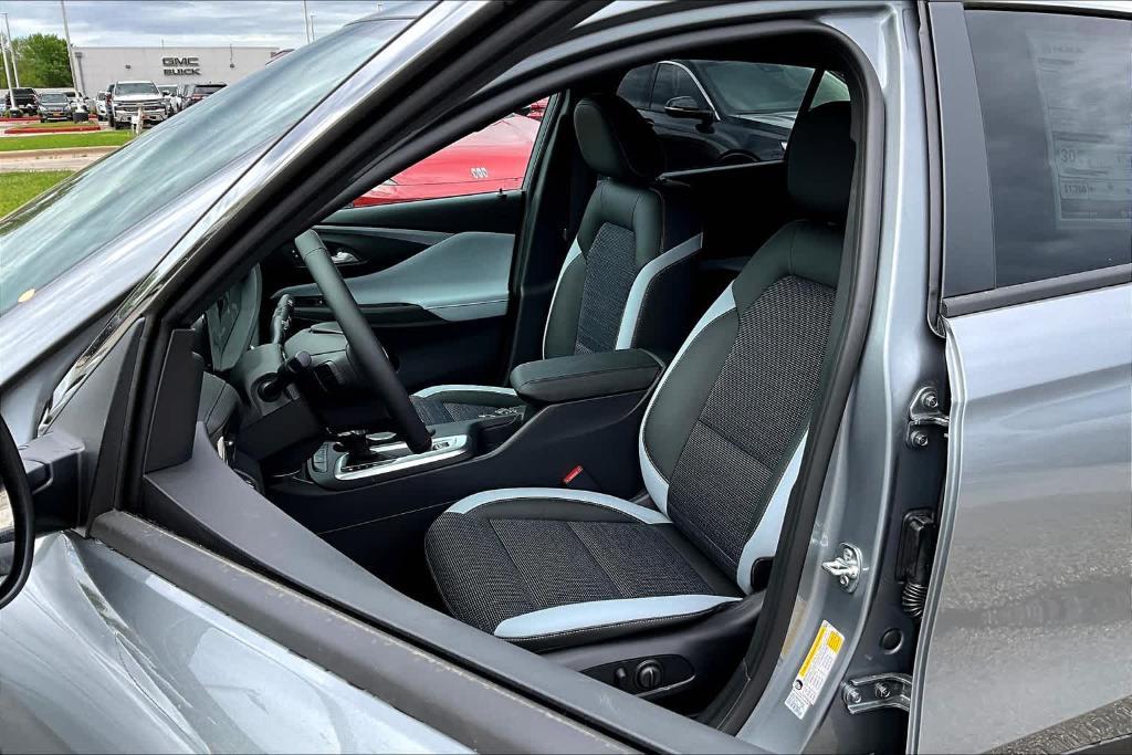 new 2025 Buick Envista car, priced at $27,030