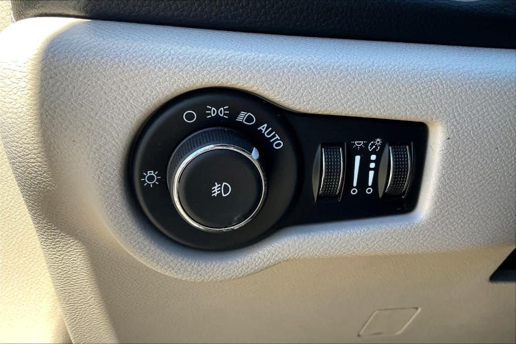 used 2022 Chrysler Pacifica car, priced at $20,687