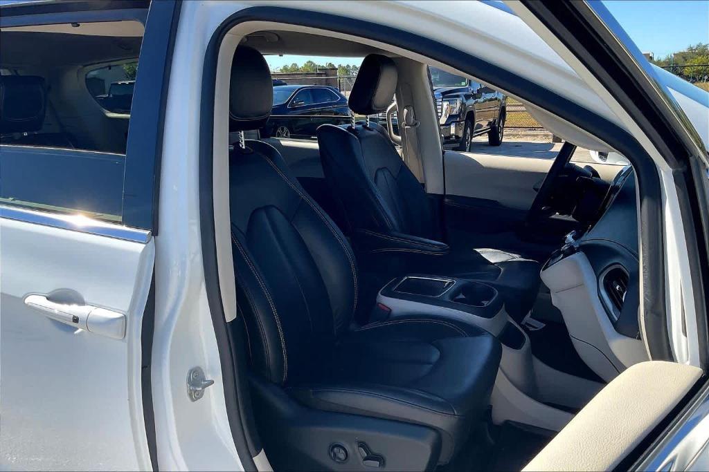 used 2022 Chrysler Pacifica car, priced at $20,687