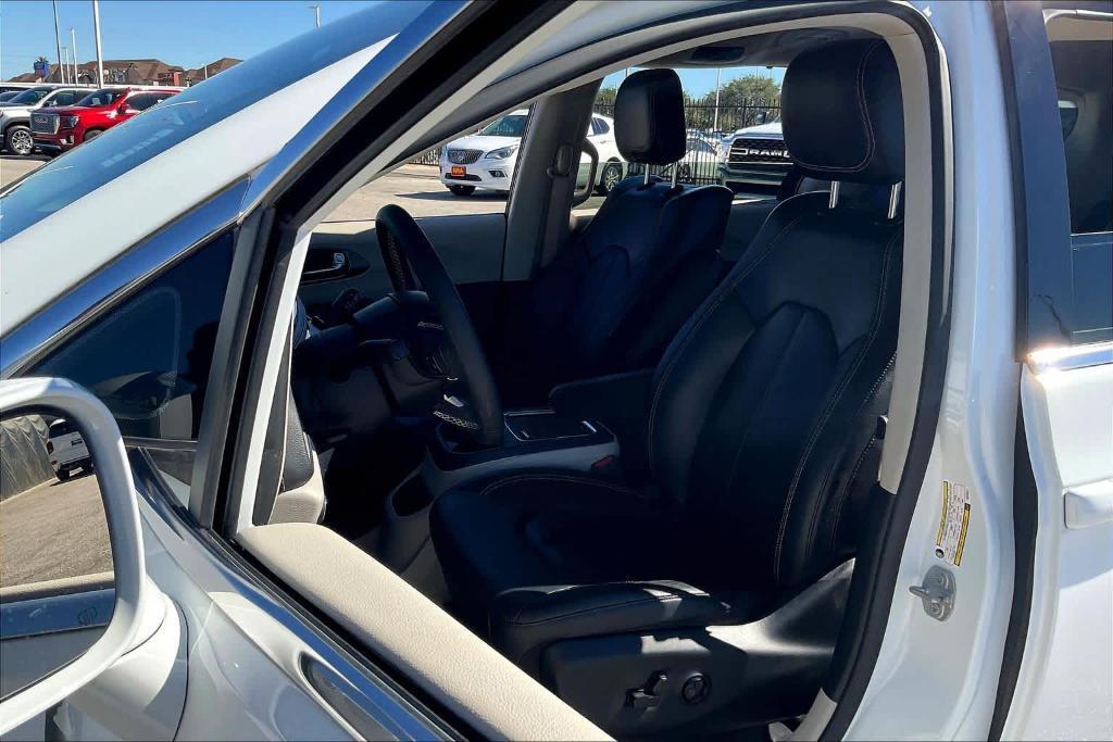 used 2022 Chrysler Pacifica car, priced at $20,687
