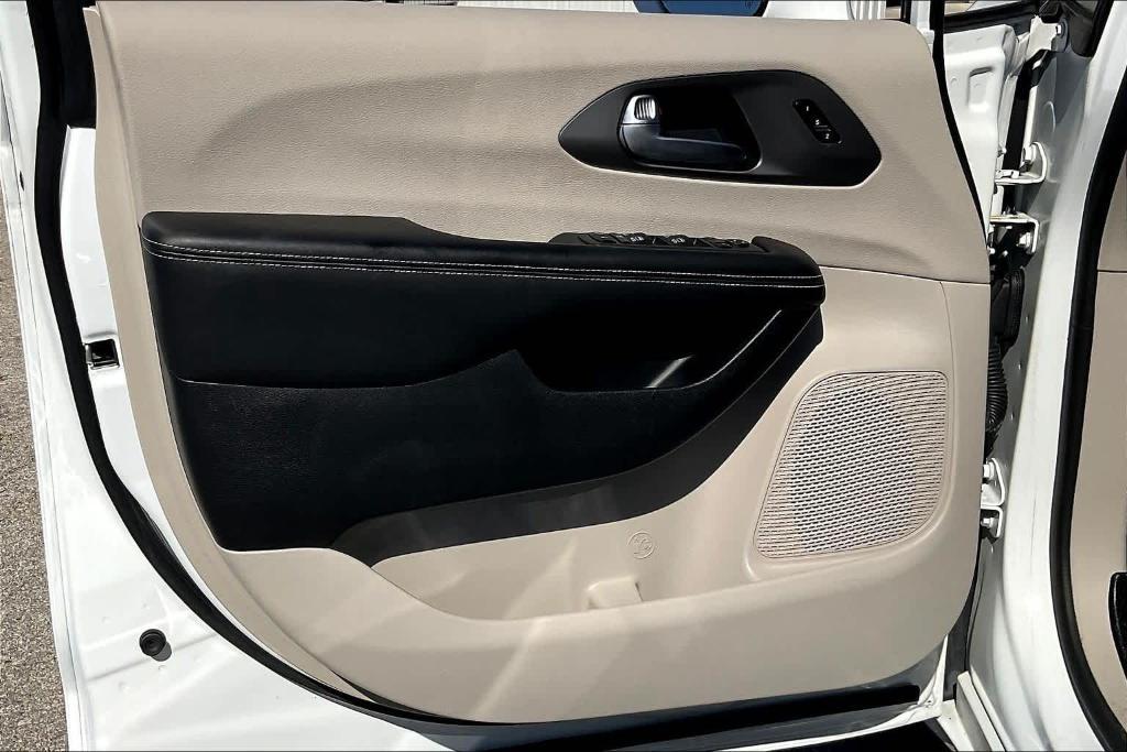 used 2022 Chrysler Pacifica car, priced at $20,687