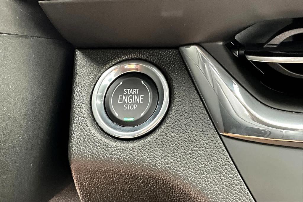 new 2025 Buick Envista car, priced at $28,025