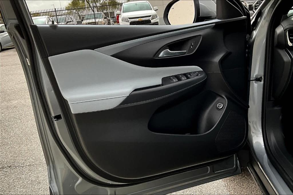 new 2025 Buick Envista car, priced at $28,025