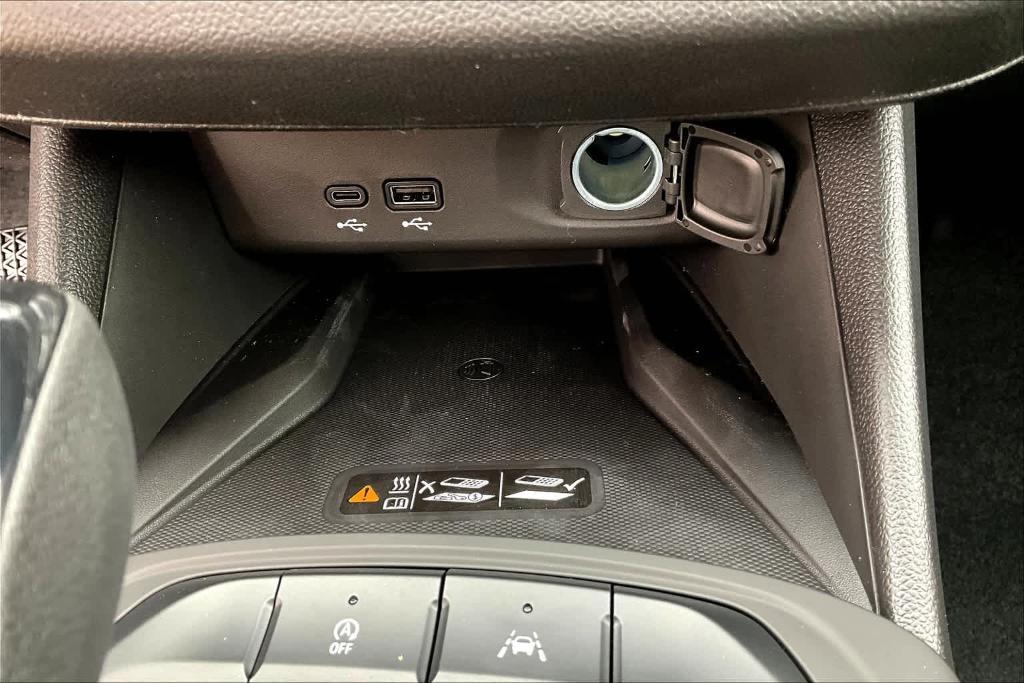 new 2025 Buick Envista car, priced at $28,025