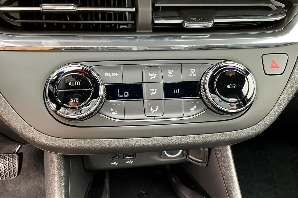 new 2025 Buick Envista car, priced at $28,025