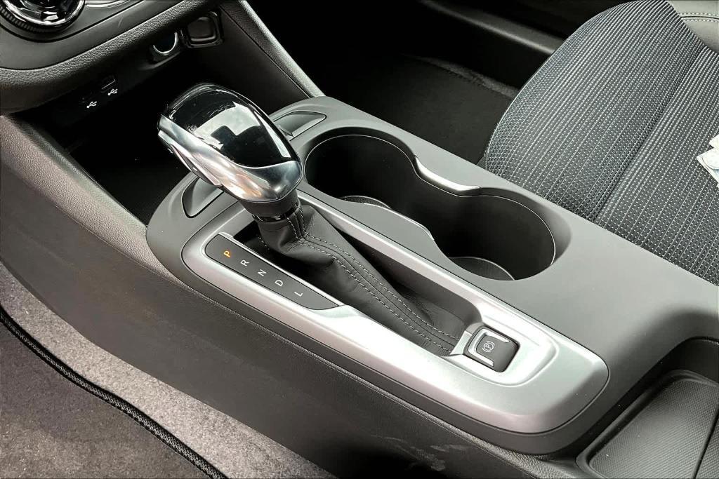 new 2025 Buick Envista car, priced at $27,318