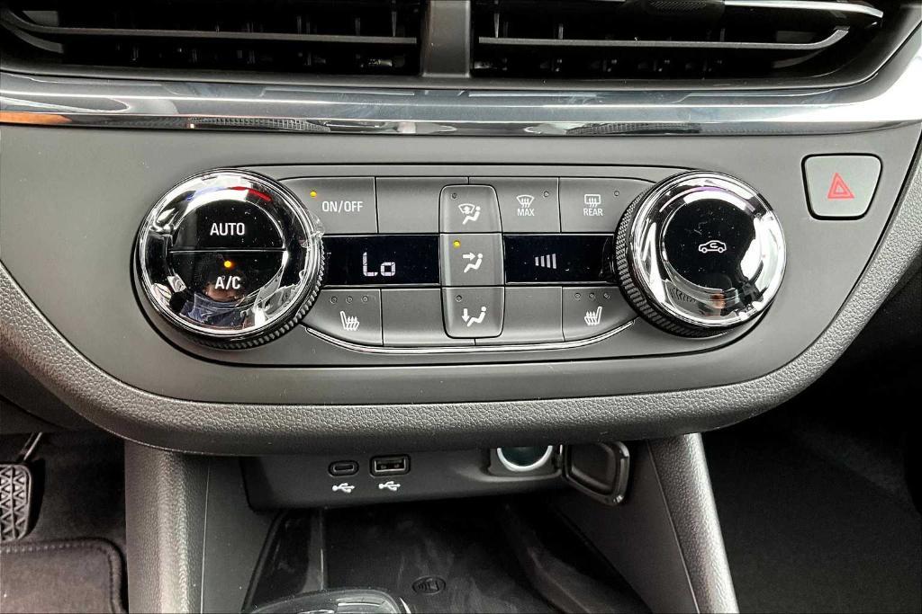 new 2025 Buick Envista car, priced at $27,097