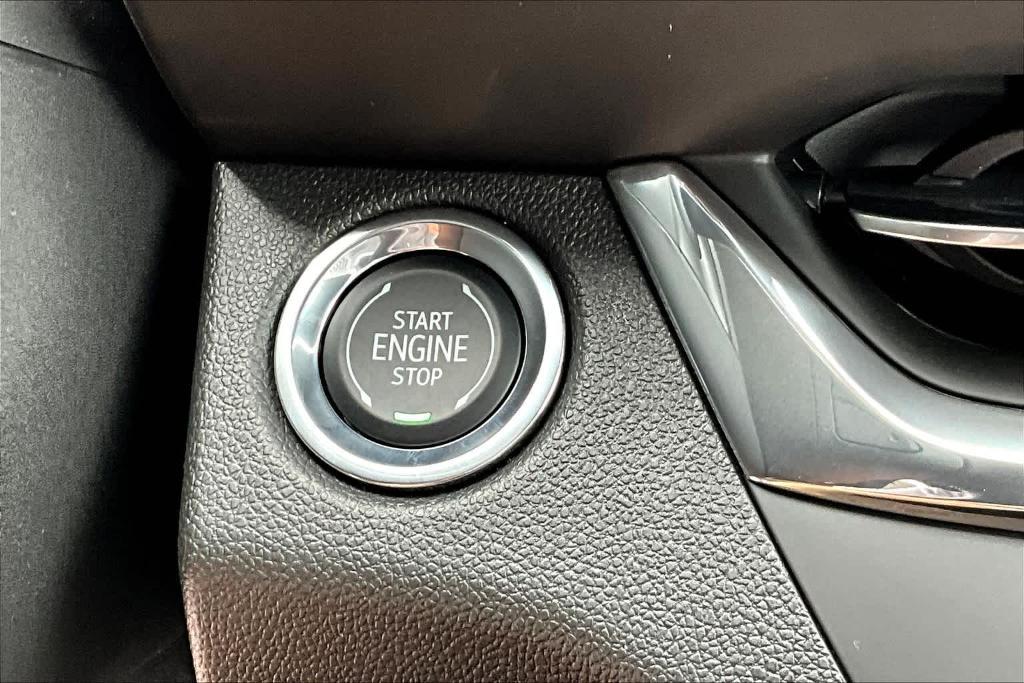 new 2025 Buick Envista car, priced at $27,318