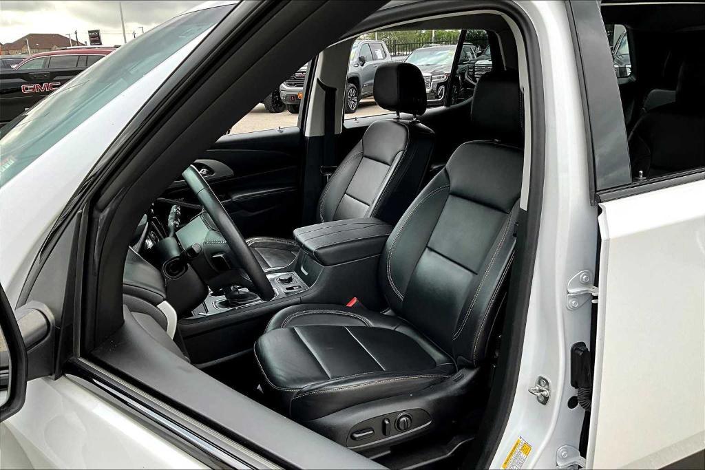 used 2021 Chevrolet Traverse car, priced at $32,858