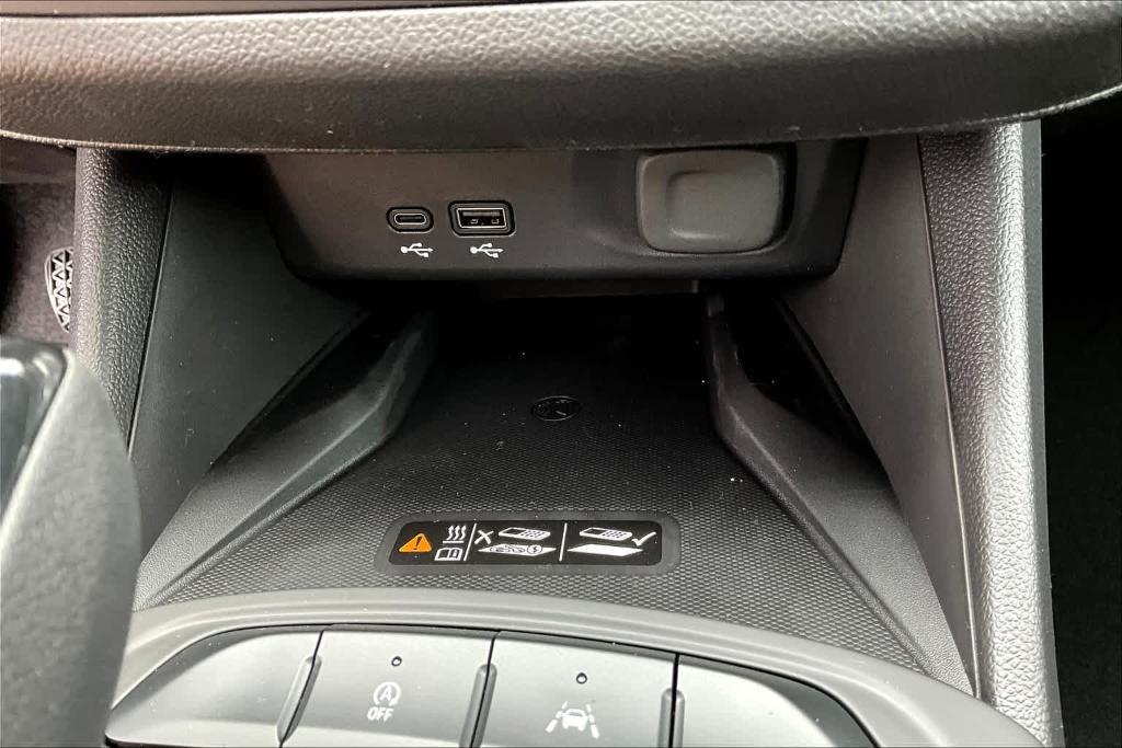 new 2025 Buick Envista car, priced at $27,375