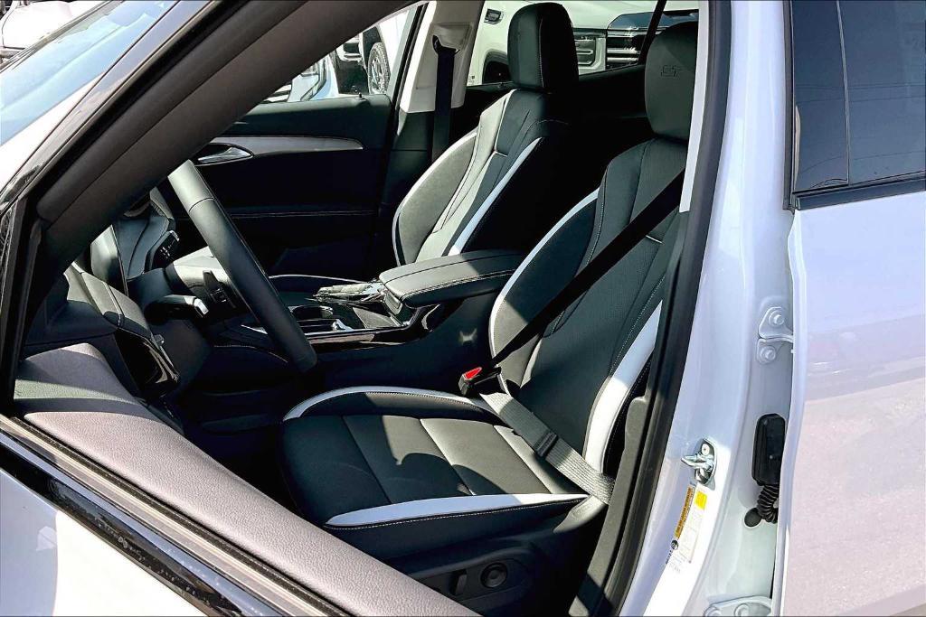 new 2025 Buick Envision car, priced at $42,335