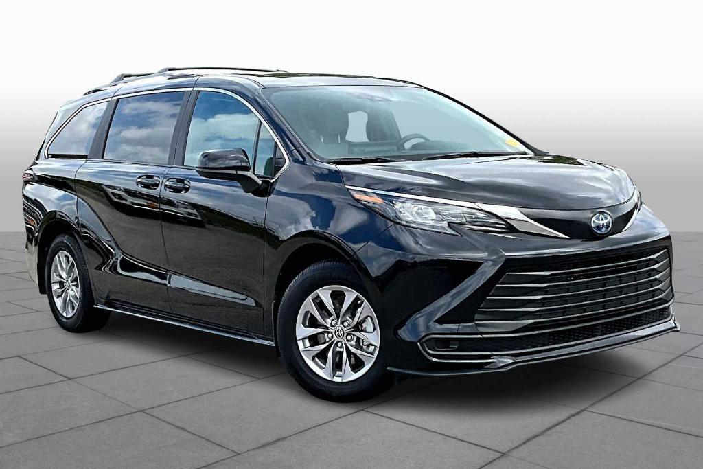 used 2025 Toyota Sienna car, priced at $44,997