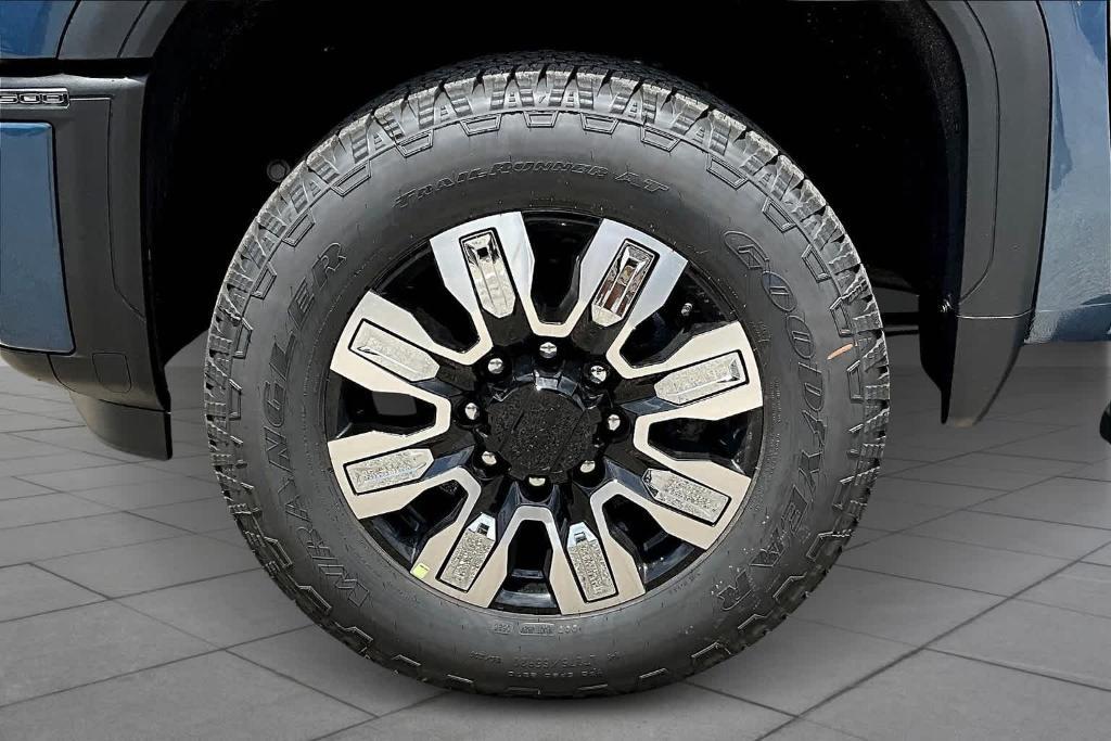 new 2025 GMC Sierra 2500 car, priced at $79,044