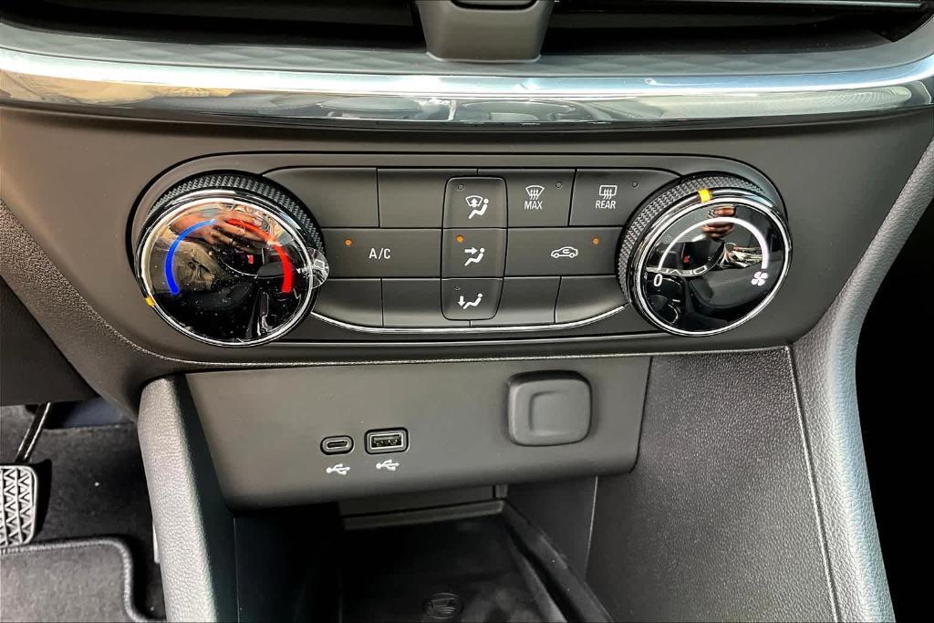new 2025 Buick Encore GX car, priced at $25,228