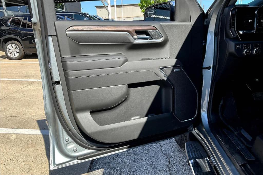 new 2025 GMC Sierra 1500 car, priced at $55,875