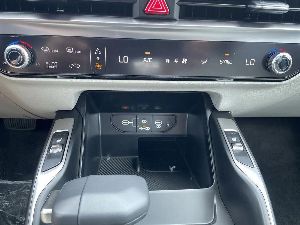 new 2025 Kia Sorento car, priced at $43,025