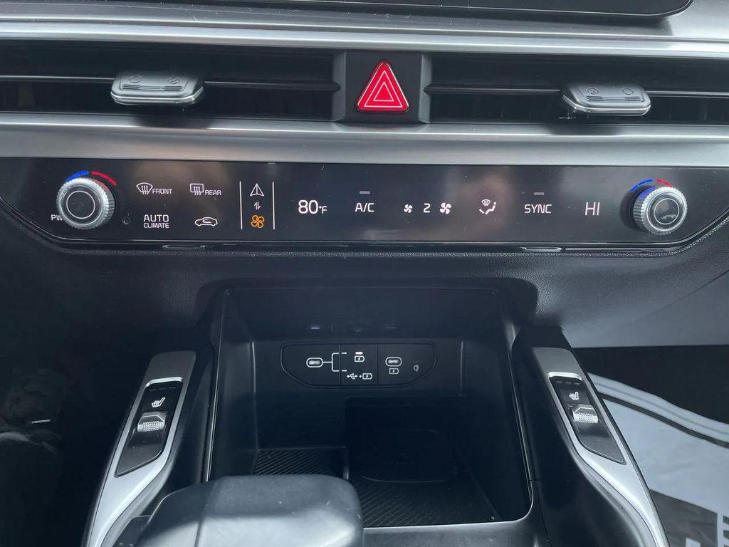 used 2024 Kia Sorento car, priced at $29,984