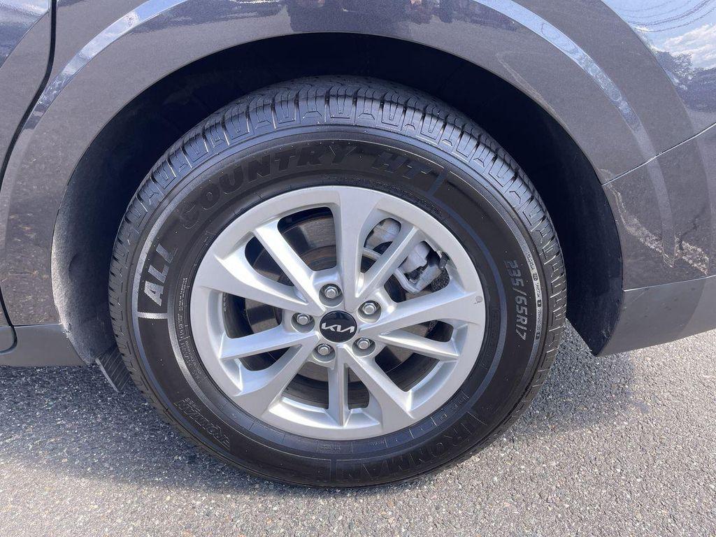 used 2024 Kia Carnival car, priced at $29,893