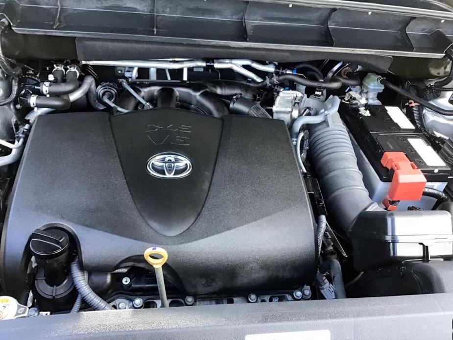used 2021 Toyota Highlander car, priced at $38,299