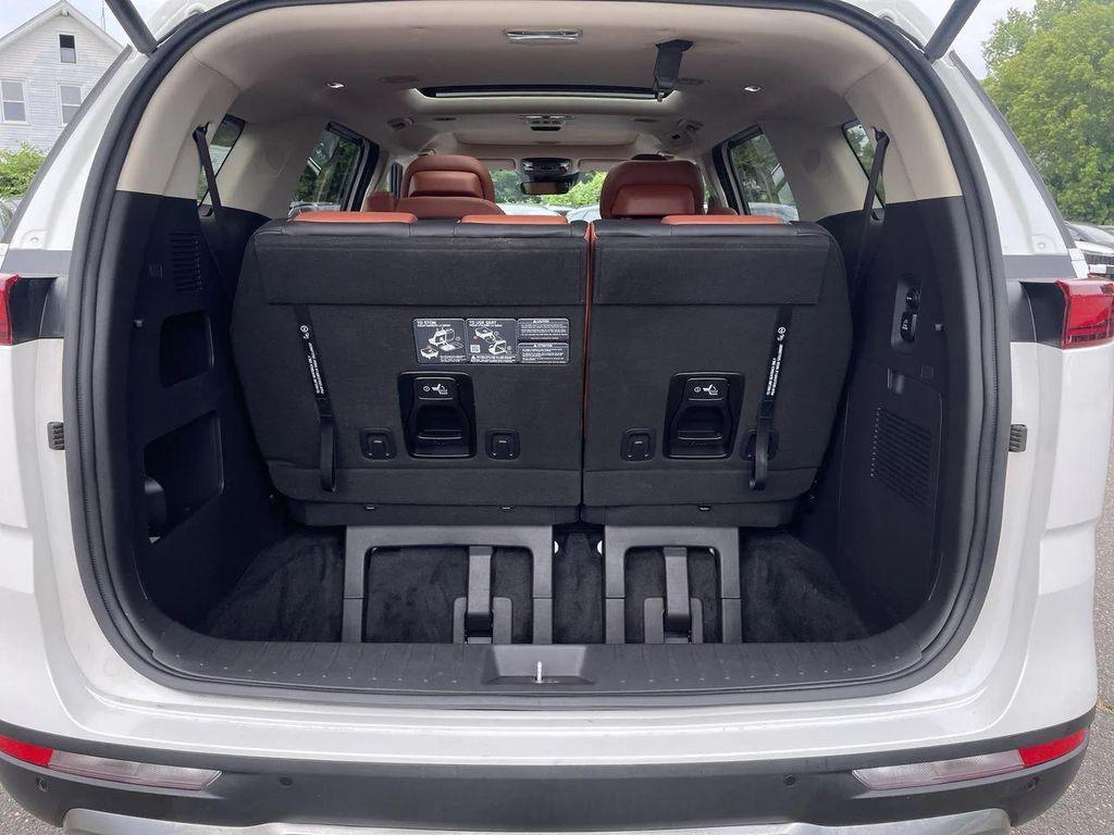 used 2024 Kia Carnival car, priced at $42,228