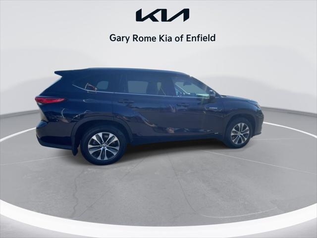 used 2020 Toyota Highlander Hybrid car, priced at $32,980