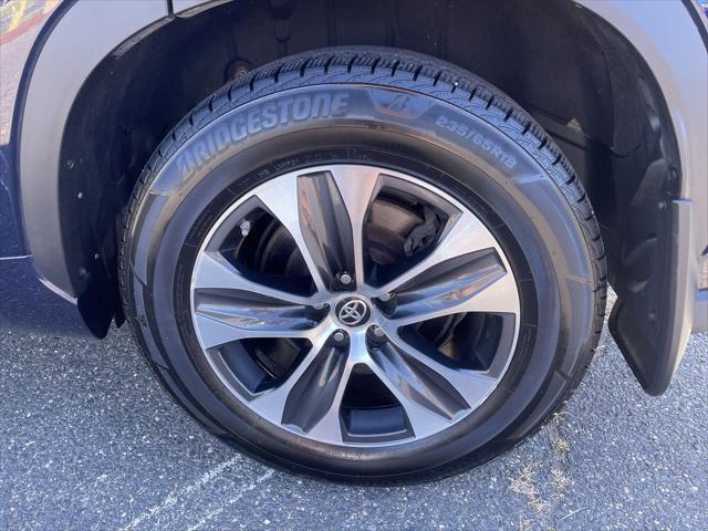 used 2020 Toyota Highlander Hybrid car, priced at $32,980