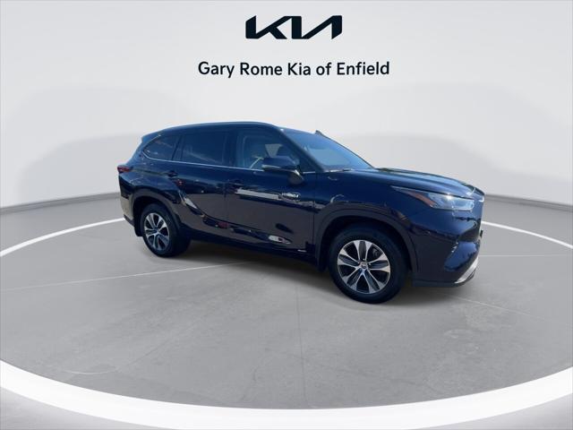 used 2020 Toyota Highlander Hybrid car, priced at $32,980