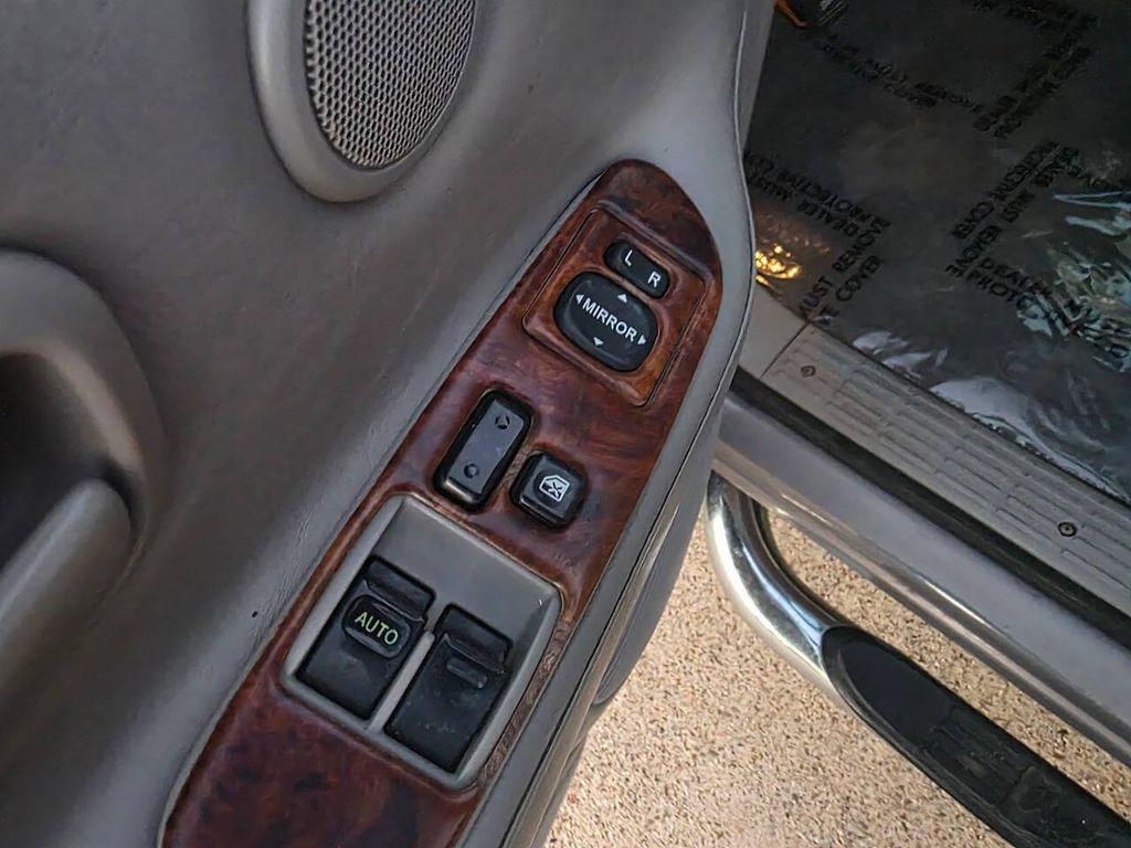 used 2000 Toyota Tundra car, priced at $11,998