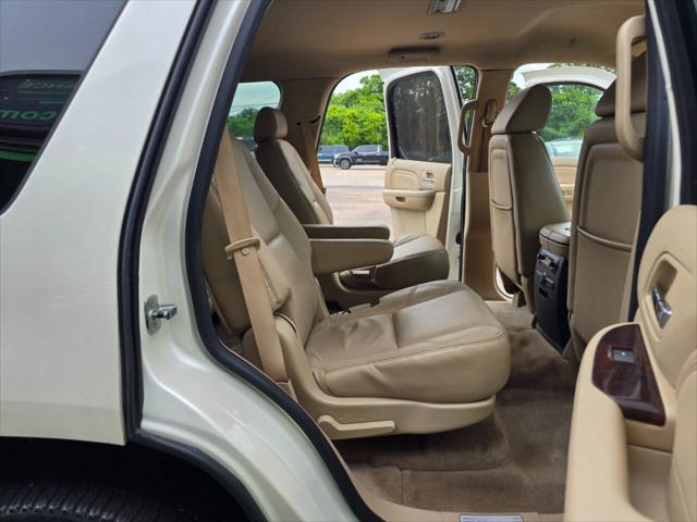 used 2009 Cadillac Escalade car, priced at $16,799