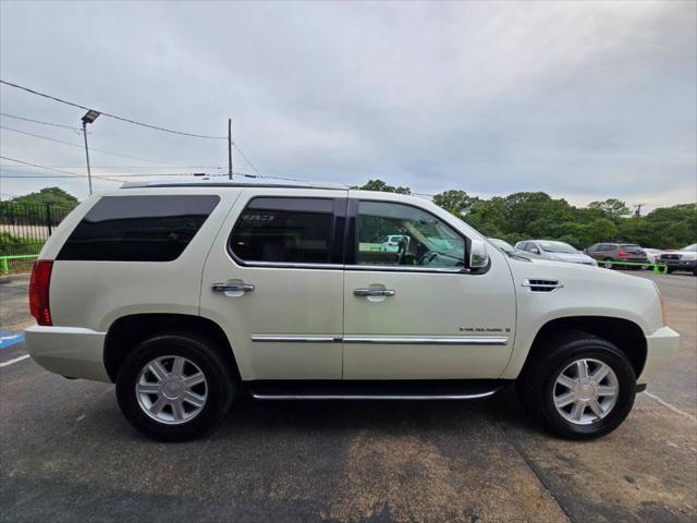 used 2009 Cadillac Escalade car, priced at $16,799