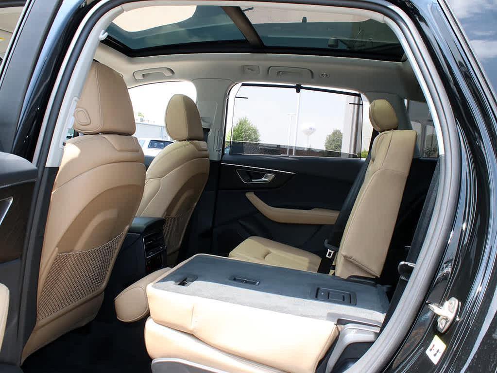 new 2025 Audi Q7 car, priced at $83,750