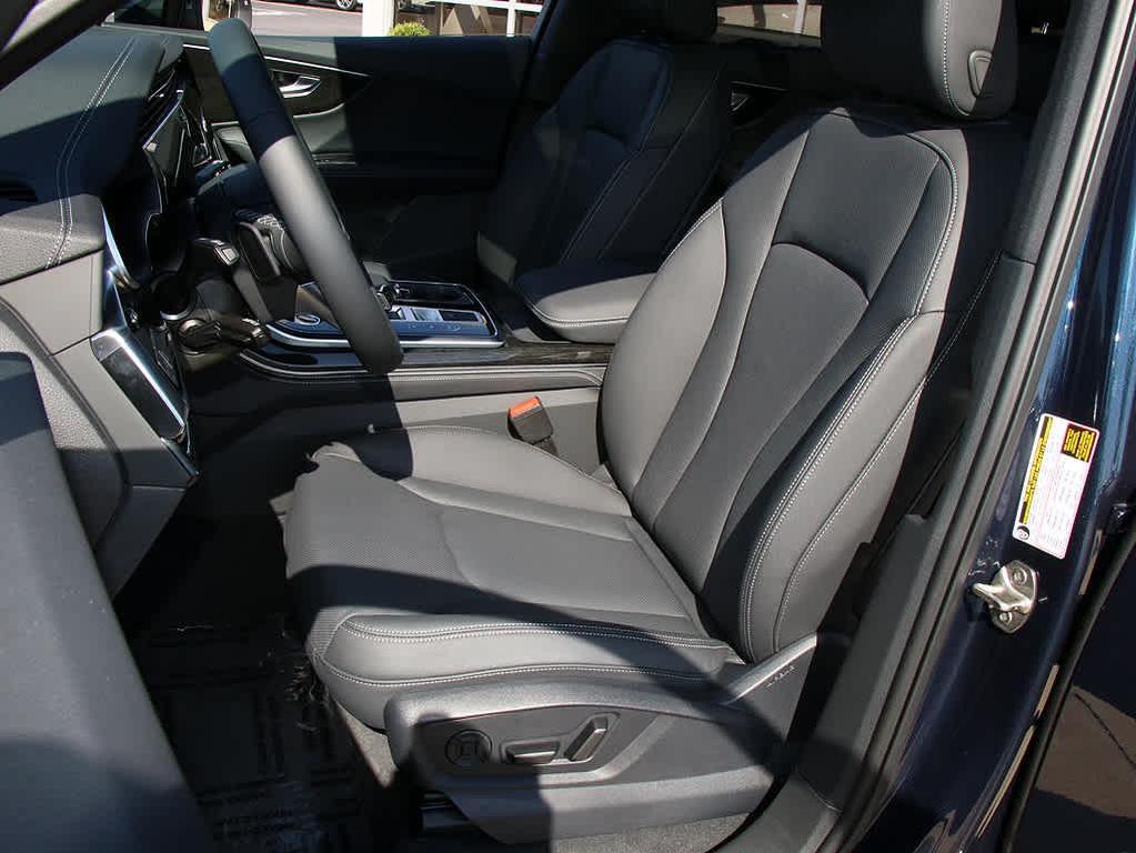 new 2025 Audi Q7 car, priced at $67,113