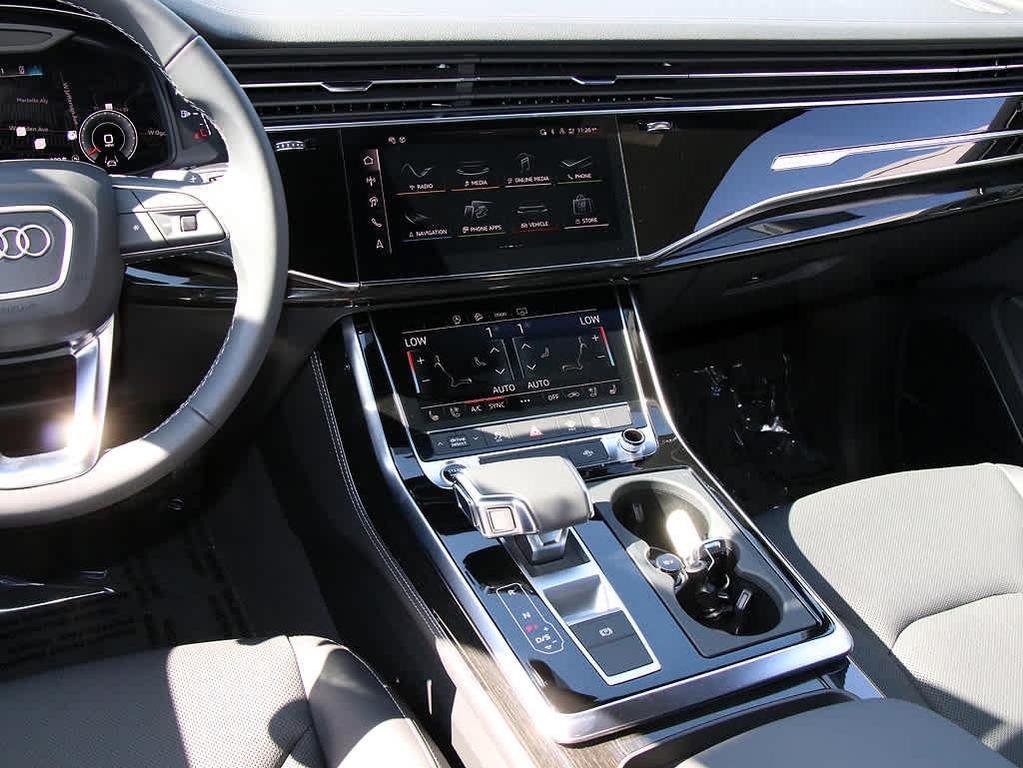 new 2025 Audi Q7 car, priced at $67,113