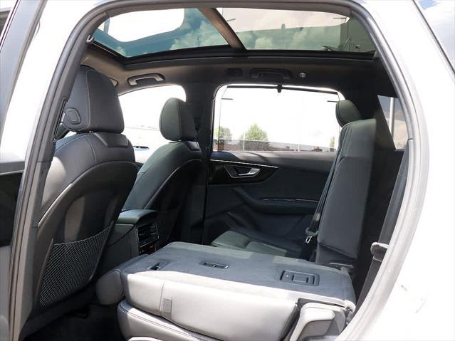 new 2025 Audi Q7 car, priced at $77,450