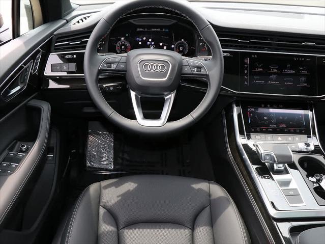 new 2025 Audi Q7 car, priced at $71,395
