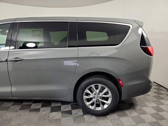 new 2025 Chrysler Pacifica car, priced at $44,635