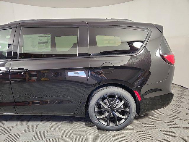 new 2025 Chrysler Pacifica car, priced at $51,090