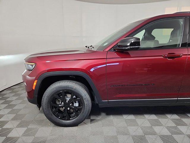 new 2025 Jeep Grand Cherokee car, priced at $44,205