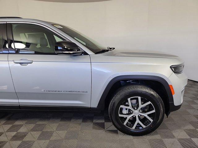 new 2025 Jeep Grand Cherokee car, priced at $45,790