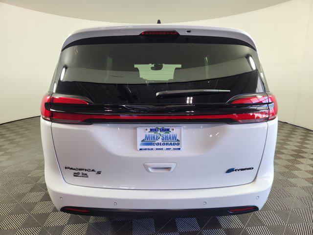 new 2025 Chrysler Pacifica Hybrid car, priced at $53,256