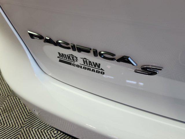new 2025 Chrysler Pacifica Hybrid car, priced at $53,256