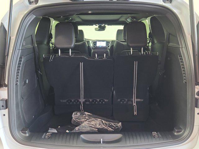 new 2025 Chrysler Pacifica Hybrid car, priced at $53,256