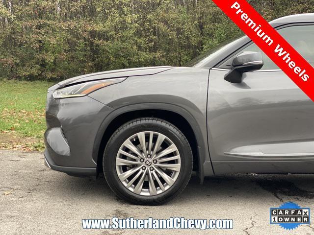 used 2021 Toyota Highlander car, priced at $32,998