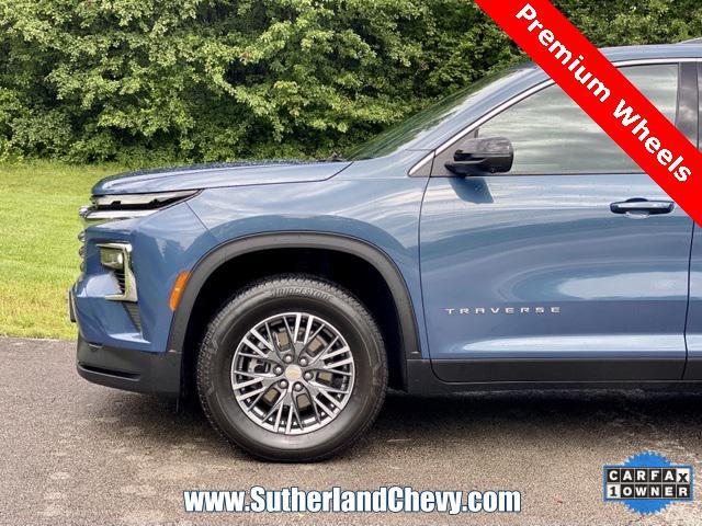 used 2024 Chevrolet Traverse car, priced at $39,999