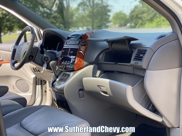 used 2007 Toyota Sienna car, priced at $3,998