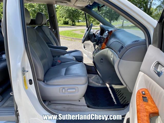used 2007 Toyota Sienna car, priced at $3,998