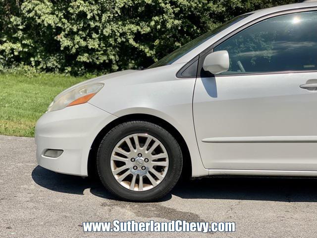 used 2007 Toyota Sienna car, priced at $3,998